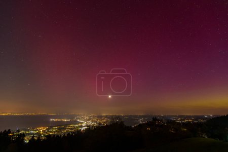 fantastique aurores boréales sur l'Autriche et le lac de Constance