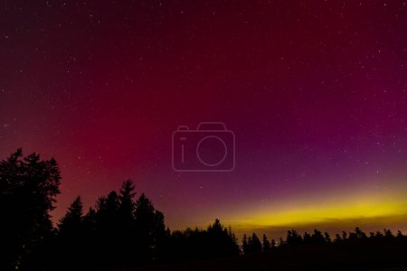 fantastique aurores boréales sur Moeggers à Vorarlberg, Autriche
