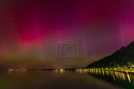fantastique aurores boréales sur l'Autriche et le lac de Constance