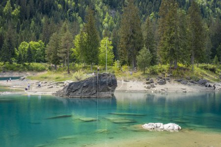 Tagesausflug zum wunderschönen Caumasee bei Flims im Kanton Grisions in der Schweiz