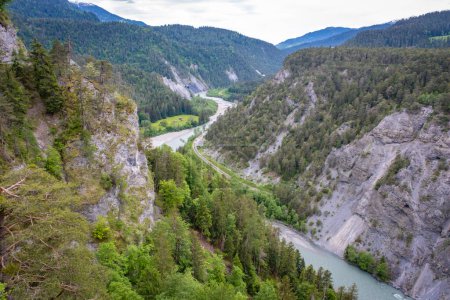 Interessante Landschaft an der Rheinschlucht in der Schweiz