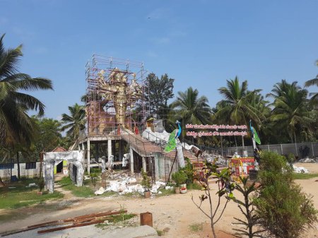 Foto de Channapatna, Karnataka, India-Oct 28, 2022: Primer plano del ídolo Chamundeshwari más alto del mundo con 18 manos desveladas por los musulmanes en Gowdanagere - Imagen libre de derechos