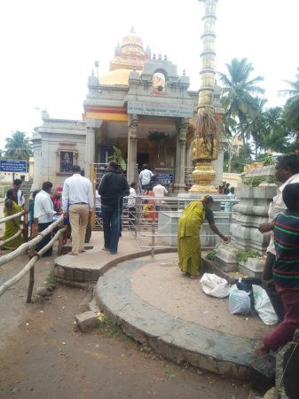Foto de Bangalore, Karnataka, India-Aug 18, 2019: Primer plano de la vista exterior del Templo Swamy de Sri Kengal Anjaneya. - Imagen libre de derechos