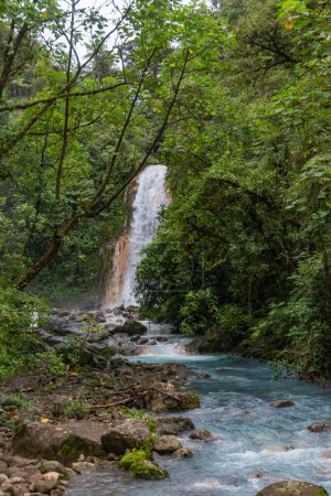 Foto de Hermosa cascada en Costa Rica - Imagen libre de derechos