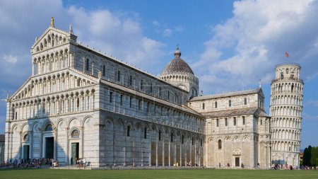 Téléchargez les photos : Cathédrale de Pise et la tour penchée située en Italie - en image libre de droit
