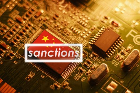 Foto de Sanciones estadounidenses a la producción de microchips chinos. Prohibición de la microelectrónica y los sistemas de comunicación chinos. - Imagen libre de derechos