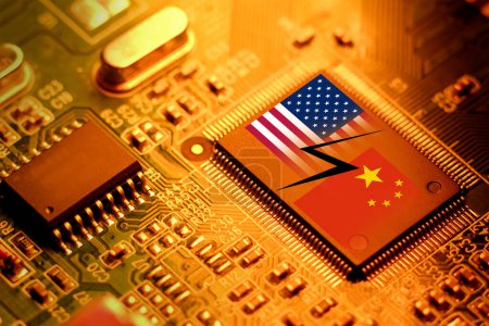 Foto de Sanciones estadounidenses a la producción de microchips chinos. Prohibición de la microelectrónica y los sistemas de comunicación chinos. - Imagen libre de derechos