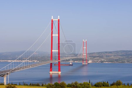 Téléchargez les photos : 1915 Pont Canakkale Vue aérienne à Canakkale, Turquie. Le plus long pont suspendu au monde a été ouvert en Turquie. Turc : 1915 Canakkale Koprusu. Pont reliant le Lapseki au Gelibolu. - en image libre de droit