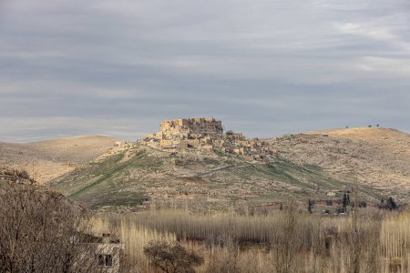 Kalecik pueblo de Nusaybin, Mardin. Arquitectura romana un castillo, un pueblo en el distrito de nusaybin de la provincia de Mardin.