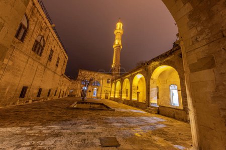 Außenansicht Sehidiye Moschee und Madrassa, ein beliebtes Wahrzeichen in Mardin, Türkei. Mardin Sehidiye Moschee, Nachtsicht, Türkei, Mardin.