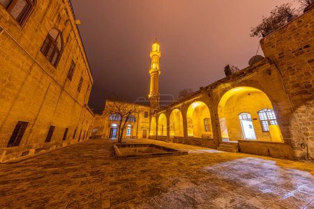 Vue extérieure Mosquée Sehidiye et Madrassa, un point de repère populaire à Mardin, Turquie. Mosquée Mardin Sehidiye, vue de nuit, Turquie, Mardin.