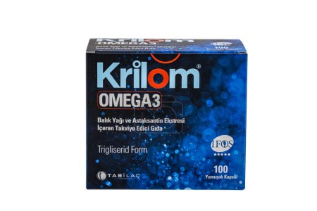 Foto de Estambul Turquía 27 de abril de 2024; Krilom Omega 3 forma triglicéridos es un suplemento alimenticio producido por la compañía Tabilac. Se vende en gel suave, cajas de 50 y 100 piezas. - Imagen libre de derechos