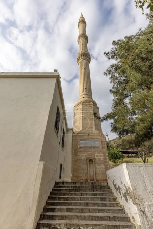 Téléchargez les photos : Mosquée Ashab-i Kehf, devant la grotte des Sept Dormeurs. Tarsus Mersin Turquie. - en image libre de droit