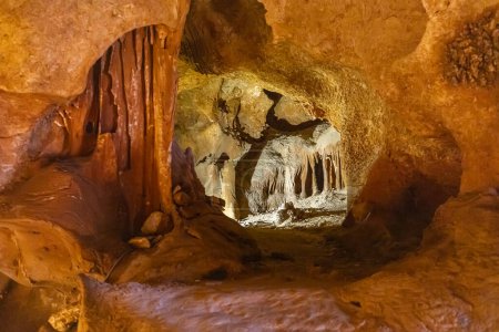 Taskuyu cave is located in Taskuyu Village, approximately 10 km northwest of Tarsus district of Mersin province. Taskuyu Cave in Tarsus, Mersin, Turkey.