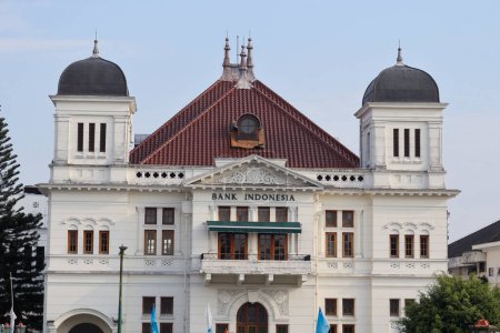Téléchargez les photos : Le bureau du patrimoine de Bank Indonesia est situé sur Jalan Panembahan Senopati. À l'époque coloniale, ce bureau s'appelait De Javasche Bank. Près du point zéro km de la ville. Yogyakarta, Indonésie 2 août 2023 - en image libre de droit