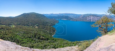 Foto de Vista panorámica del lago san martin de los andes, argentina - Imagen libre de derechos