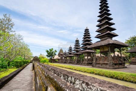 Téléchargez les photos : Vue sur le temple taman ayun à Bali, indonésie - en image libre de droit