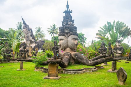 Foto de Vistas del famoso parque buddha en vientiane, laos - Imagen libre de derechos
