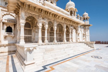 Téléchargez les photos : Vue sur Jaswant Thada palais blanc à jodphur, Inde - en image libre de droit