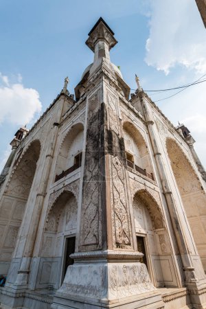Téléchargez les photos : Vue sur bibi ka maqbara, un palais très similaire à taj mahal dans la ville d'aurangabad, en Inde - en image libre de droit