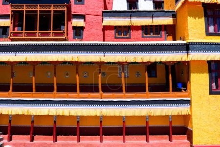 Téléchargez les photos : Vues du monastère de thikse gompa à leh, en Inde - en image libre de droit