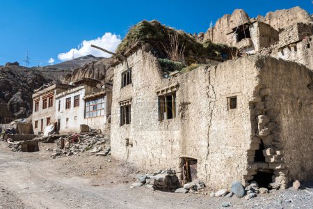 Foto de Vistas del pueblo de lamayuru en el distrito de leh ladakh, India - Imagen libre de derechos