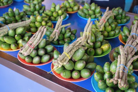 Téléchargez les photos : Noix d'arec sur le marché - traditionnellement utilisées en Asie comme mastication de noix de bétel - en image libre de droit