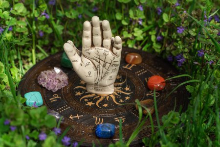 Foto de Sanación energética, práctica espiritual, concepto astrológico. Wicca magia del nuevo mundo, realidad alternativa - Imagen libre de derechos