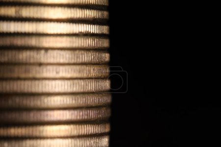 Montón de monedas en primer plano, textura de monedas antiguas