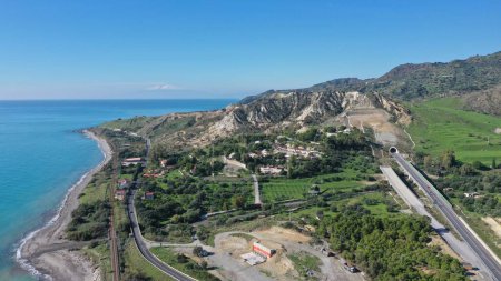 Belles vues aériennes du sud de l'Italie à Palizzi Marina près de Reggio de Calabre