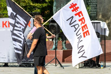 Téléchargez les photos : Manifestants pacifiques soutenant Navalny contre les répressions en cours et appelant à la liberté - en image libre de droit