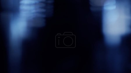Foto de Ilustración abstracta de fondo de fuga de luz de superposición de gradiente de destello de lente azul oscuro. Exhibición de producto de decoración desenfocada vibrante. Placa trasera de espacio de copia de tonos suaves. Elegante resplandor producto escaparate telón de fondo. - Imagen libre de derechos