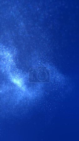 Téléchargez les photos : Un essaim abstrait de particules d'étoiles de flottabilité liquide bleues. Élégantes lumières cosmiques festives fond d'illustration 3D. Vertical magie vacances toile de fond et scintillement poussière de fée ralenti fond d'écran. - en image libre de droit