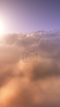 Téléchargez les photos : Vol au-dessus des nuages pendant le soleil du soir. Aspirations verticales ou concept de fond climatique Illustration 3D du ciel, de l'espace céleste ou de la liberté dans un paysage nuageux panoramique chaud du soir ou du matin - en image libre de droit