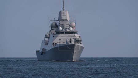 Téléchargez les photos : WARSHIP - A modern frigate is going to the port - en image libre de droit