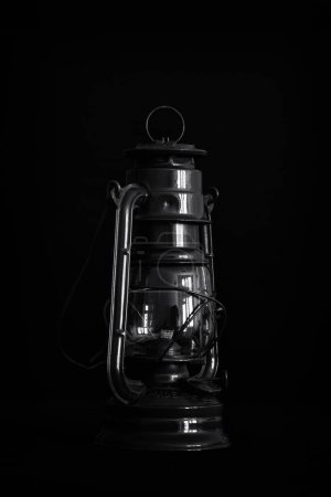 KEROSENE LAMP - Una linterna elegante para la iluminación