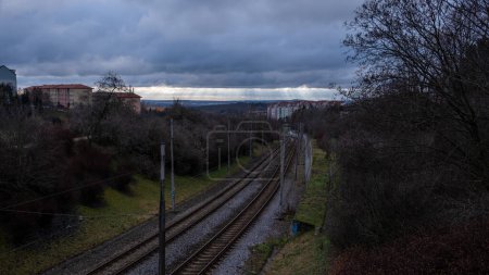 Foto de Empty corridor with rail two rails - Imagen libre de derechos