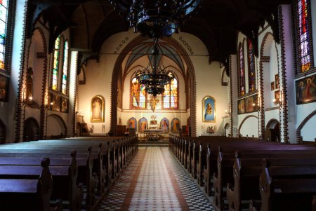 Téléchargez les photos : L'intérieur d'une belle église dans le centre-ville Eglise de Saint-Georges, à Sopot Gdansk Pologne - en image libre de droit