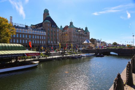 Foto de MALMO, SUECIA. 16 de agosto de 2023: Imagen vintage del paisaje urbano y el horizonte de Malmo City, Suecia. - Imagen libre de derechos