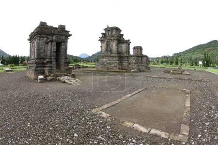 Téléchargez les photos : Complexe de temples Candi Arjuna ou Arjuna, Plateau de Dieng, Wonosobo, Indonésie - en image libre de droit