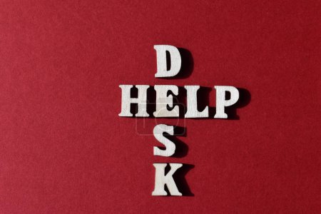 Foto de Help Desk, palabras en letras de alfabeto de madera en forma de crucigrama aisladas sobre fondo rojo - Imagen libre de derechos