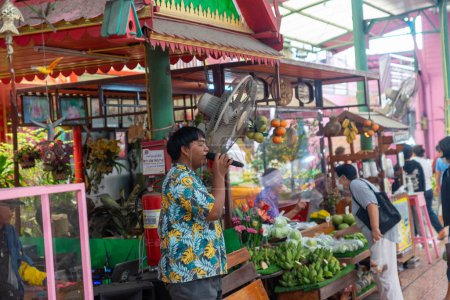 Photo for Floating Market, Nonthaburi-Thailand December 25, 2023 Floating Market, Local Food, Traditionally, Wat Takhian in Nonthaburi, Thailand - Royalty Free Image