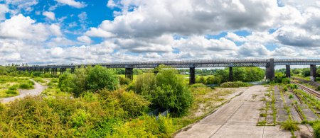 Téléchargez les photos : Vue panoramique sur le viaduc Bennerley sur le canal d'Erewash en été - en image libre de droit