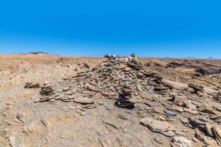 Téléchargez les photos : Vue d'une pile de roches dans le col de Kuiseb, dans le parc national Namib-Naukluft, en Namibie, pendant la saison sèche - en image libre de droit