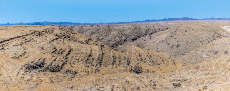 Téléchargez les photos : Une vue des strates rocheuses dans le col de Kuiseb dans le parc national Namib-Naukluft, Namibie en saison sèche - en image libre de droit