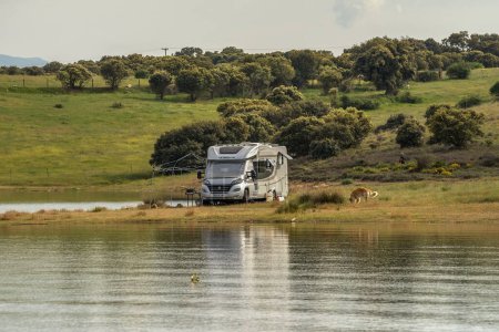Téléchargez les photos : ALANGE, SPAIN-MAi 12, 2022: view of the alange reservoir, Badajoz, Extremadura, Spain - en image libre de droit