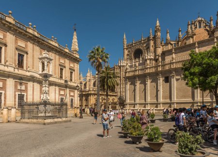 Photo for SEVILLE, SPAIN-MAY, 17, 2022: unidentified tourists in Plaza del Triunfo, Seville, Andalusia, Spain - Royalty Free Image