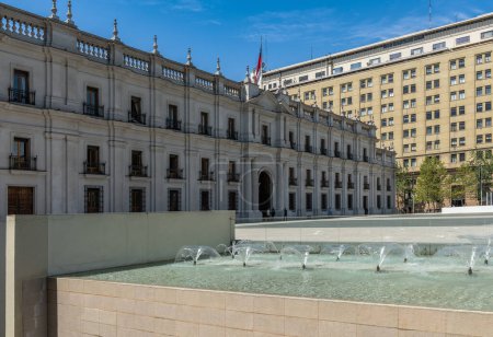 Foto de SANTIAGO, CHILE-FEBRERO 27, 2020: Palacio de la Moneda la sede del Presidente de la República de Chile, Santiago, Chile - Imagen libre de derechos