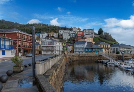 Téléchargez les photos : Port du village de pêcheurs de O Barqueiro, A Coruna, Galice, Espagne - en image libre de droit