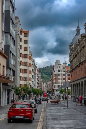 Téléchargez les photos : BILBAO, ESPAGNE-JUILLET 27, 2018 : Rue dans la vieille ville historique de Bilbao, Pays Basque, Espagne - en image libre de droit